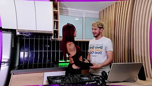 Sexy Horny College Girl Gets Cj Lessons but Ends up Sucking Cock