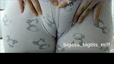 CAMEL TOE- RUBBİNG PUSSY İN PAJAMAS