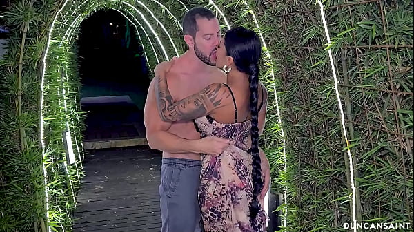 Ass eating whore hooks up on the rooftop with random guy