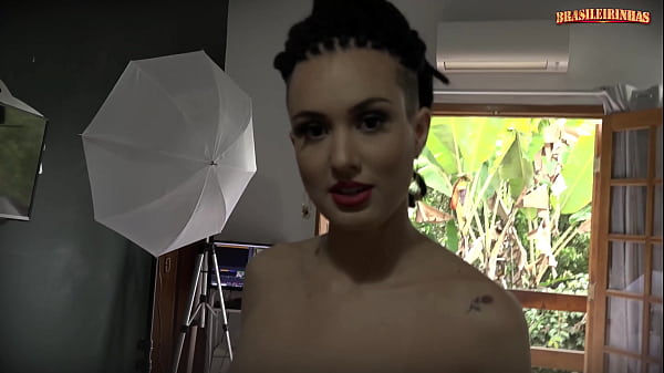 Luara Amaral seducing in a Photoshoot
