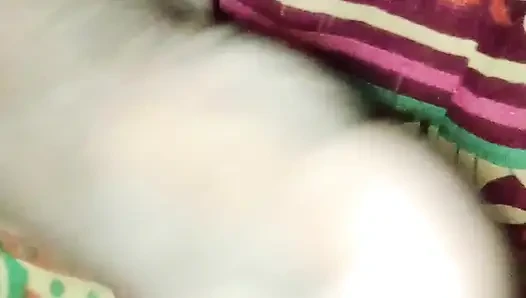 Guy takes advantage of old pickup scheme to Russian girl