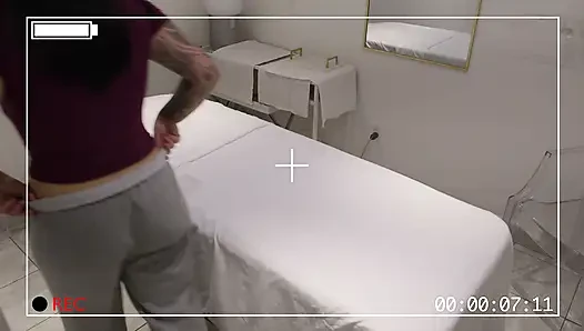 Legit massage client gets a happy ending