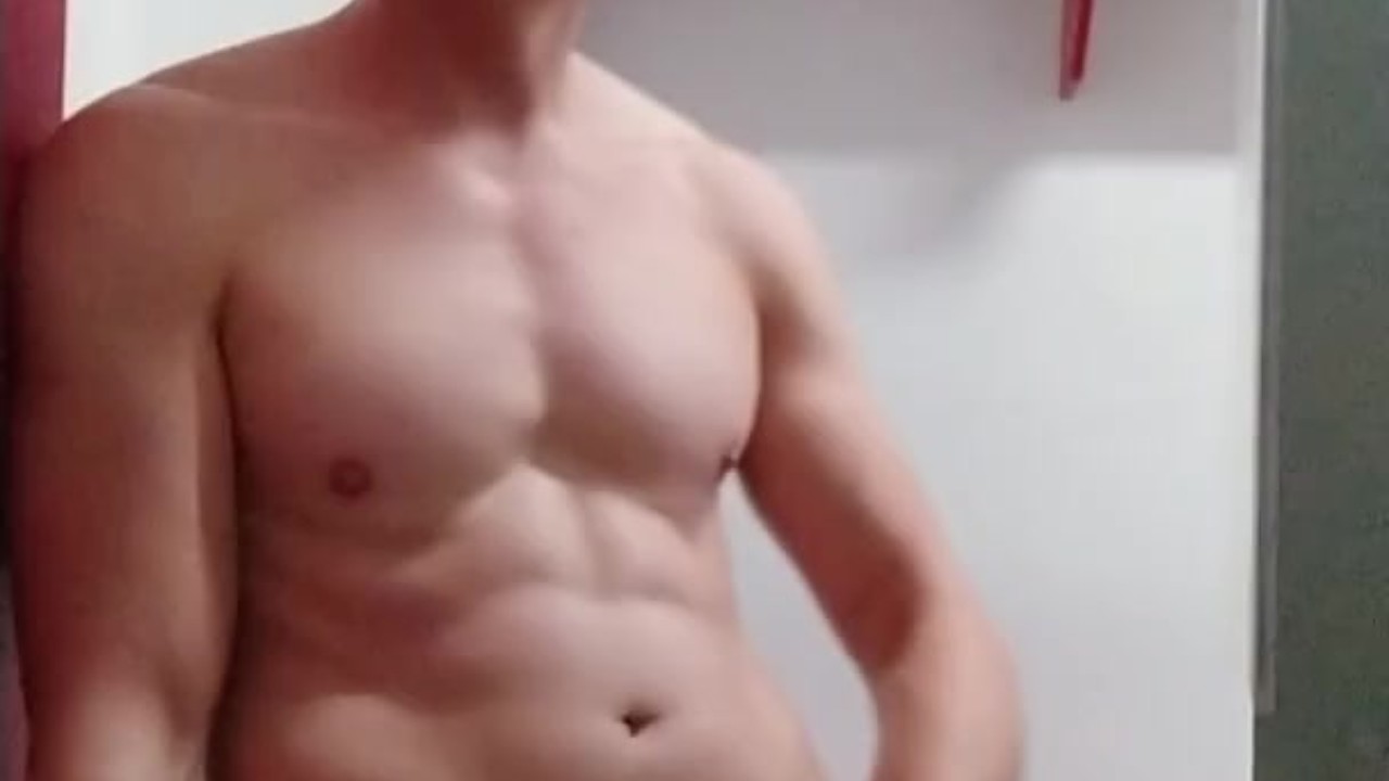 Me la jalo en los vestidores después de entrenar (Casi me pillan)