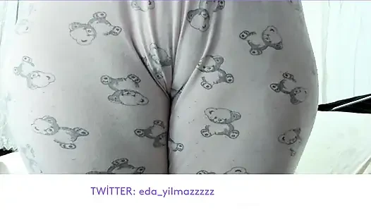 CAMELTOE- MASTURBATE WITH PAJAMAS- RUBBING PUSSY WITH PAJAMAS