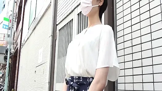 P133G02 Meet a short-haired, elegant beauty found on a match app and immediately check into a hotel! Climax sex with a girl who defies her appearance!