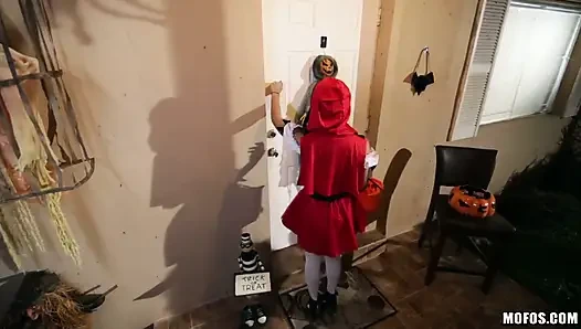Dont Break Me - Kharlie Stone Has Plans to Hit up a Halloween Party, but After She Catches Sight of Her Neighbor's Big Cock