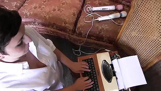 2 Milfs make a real sex scene in a private house