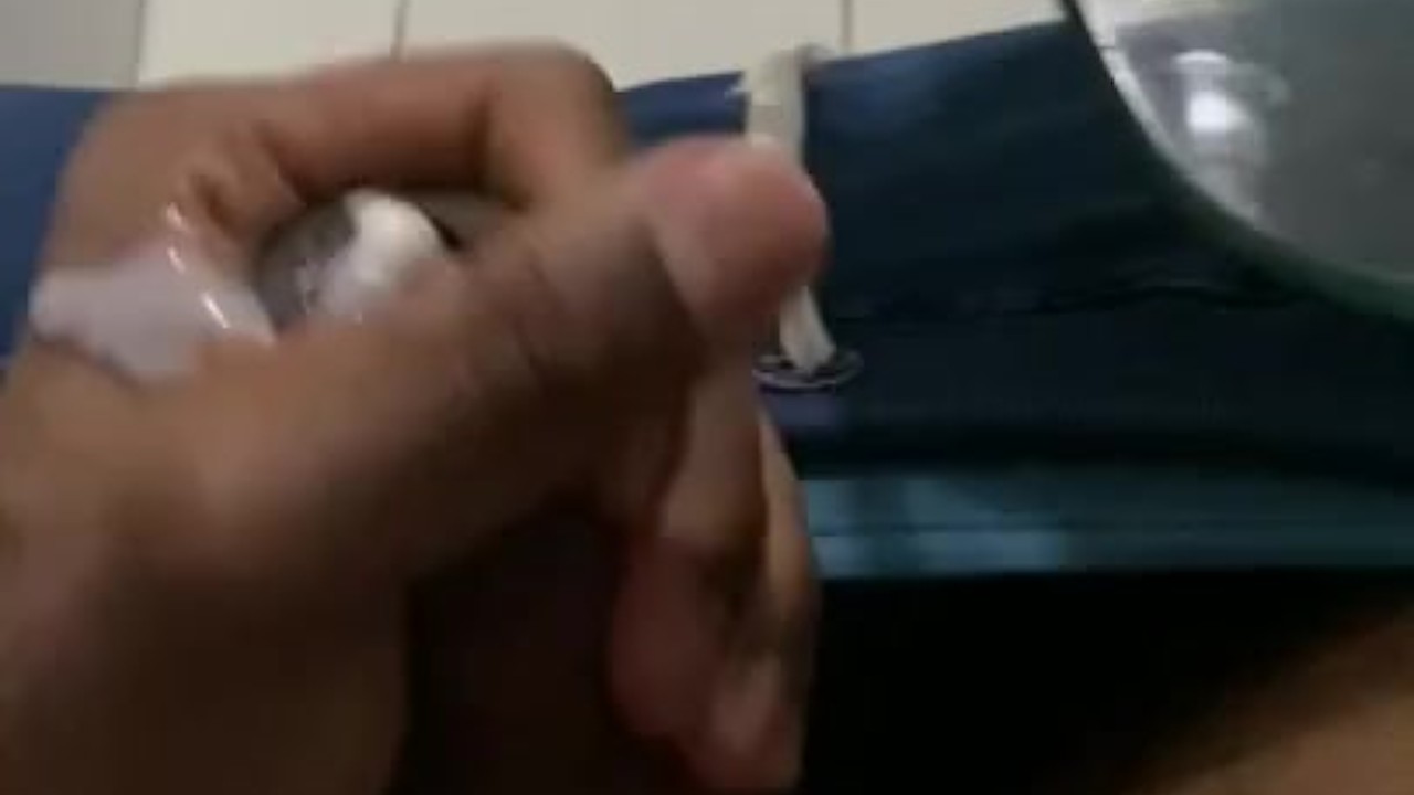 Watch me blow my spunk as a morning routine