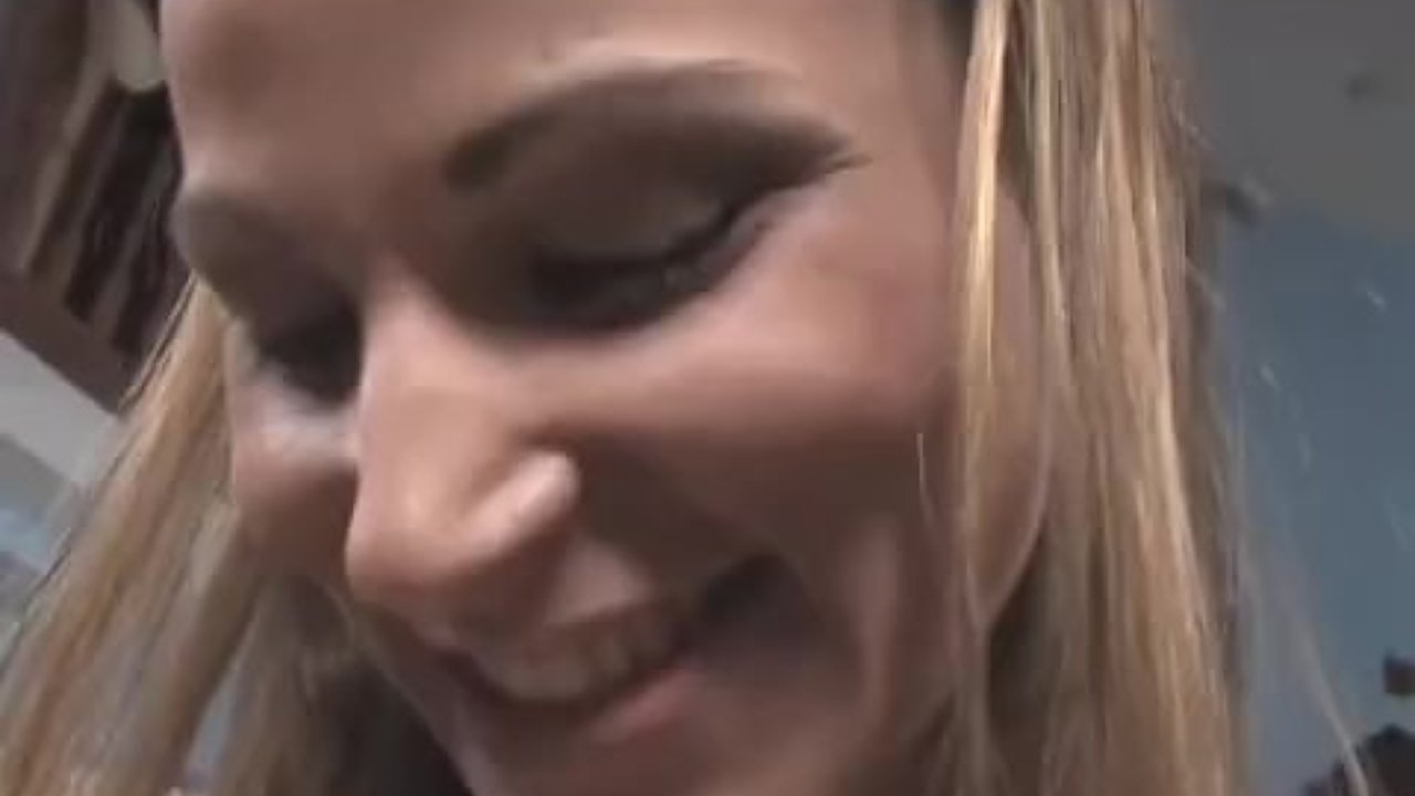 Sexy Roxy sucks