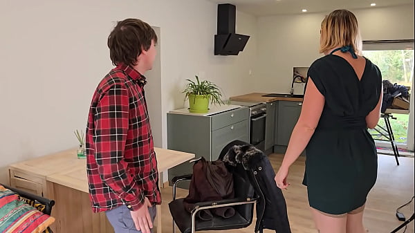 This week, exceptional videos, step-mom scenario I visit the apartment...
