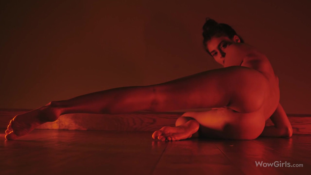 WOWGIRLS Gorgeous brunette girl Alissa Foxy teasing us in this amazingly shot video