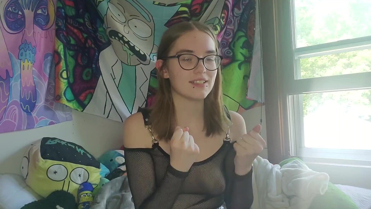 Squirting With My Amazing New Rose Toy  - Izzy Hellbourne