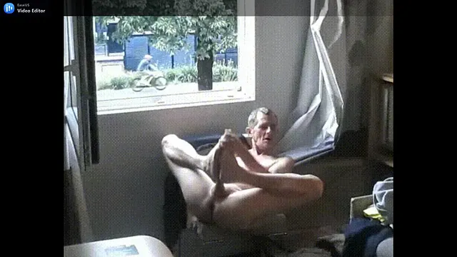 OMG // rare compil self footjober public  in Italia