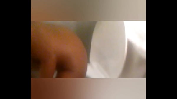 MsGrapelips pissing pussy (Bathroom scence)