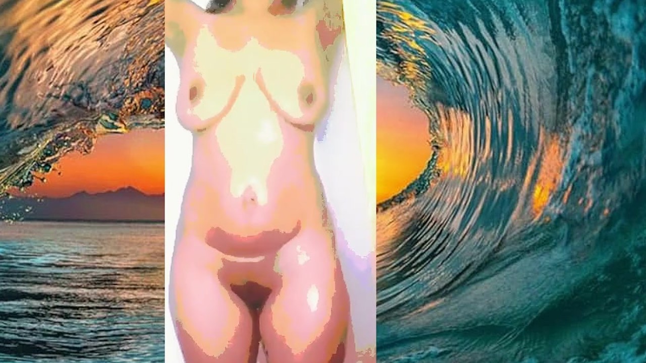 BEAUTIFUL HAWAII FEMALE SHOWERS IN WATER