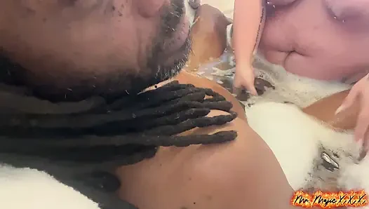 Rizzi Goes Deepthroat in the Jacuzzi, Majic Goes Balls Deep in That Butterfly