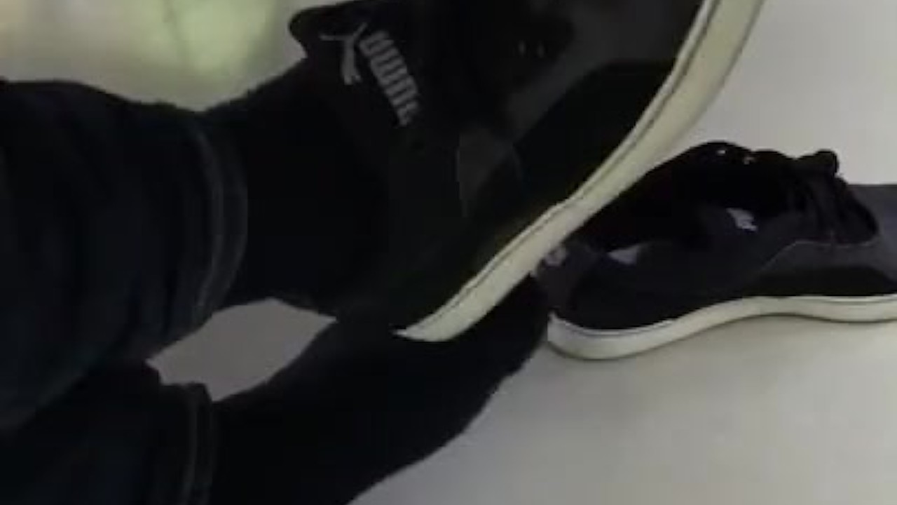 Shoeplay Video 018: Puma Shoeplay At Work