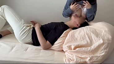 [Private Filming] Amateur couple's naughty time on a holiday... Maria is made to masturbate by her sadistic boyfriend, then gives him a blowjob, and they have sex in cowgirl and missionary positions with him cumming inside her. / Japanese amateur hen