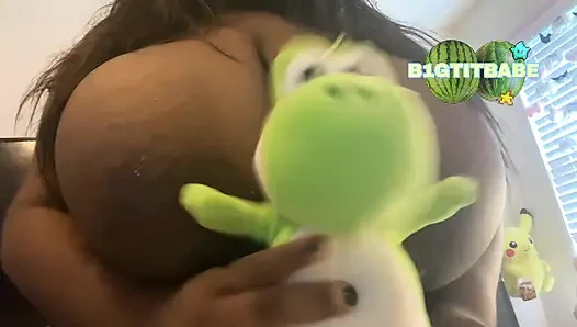 Big Tits Put Items under Boobs