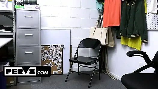 Bratty Cheerleader Luna Luxe Gets Gangbanged By Loss Prevention Officers After Stealing