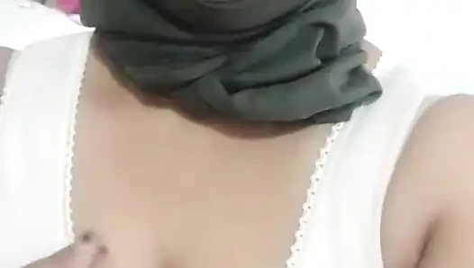 Couppilsmallu enjoing in bed room