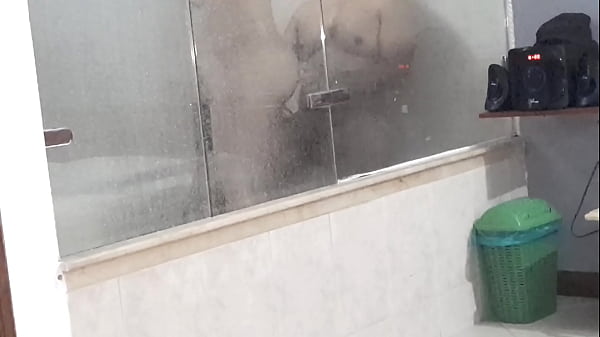 Argentinian asshole fucking and sucking in a hotel bathtub gives a rich ride