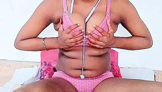 Gaanv kii ladki ne apni choot me poora hath daal kar bhosda bna diya poora hath