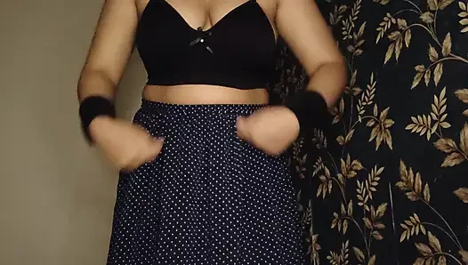 Desi babe getting nude and applying cream on a body