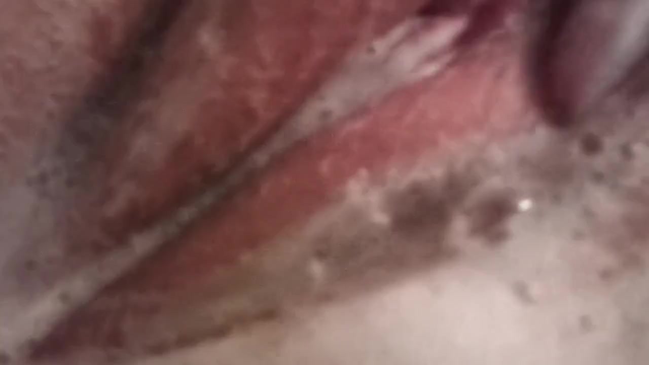 Mi vecino me graba mientras me baño