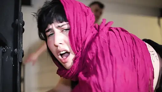 Muslim Big Tits in Curved BBW Hijab