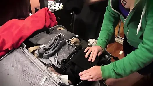 She puts on her gloves and starts the pussy show