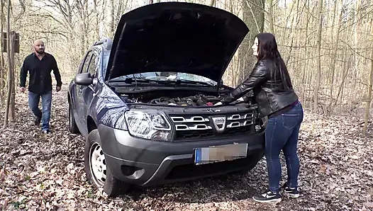 She sucks his cock and he helps her about the car