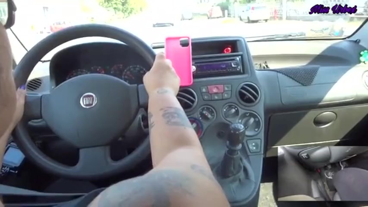 DRIVING IN LEGGINGS AND FOOTJOB