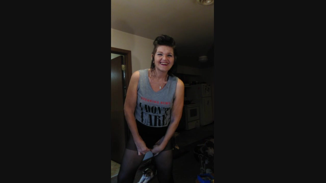 MILF experiments with dick pump on her clit.. kinda weird but ha
