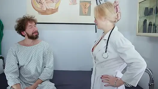 Breeding Doctor - Hunter Johnson 's Fertility Hospital Visit Ends with Sexy Doctor Anna Lynx Getting Creampied