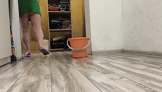 A milf washes the floor without panties and shows off her hairy pussy.