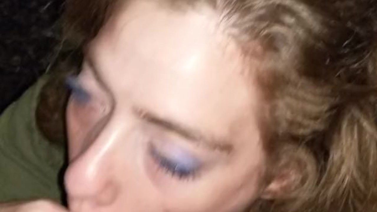 College Teen gets Quick Blowjob on the Quad After Party