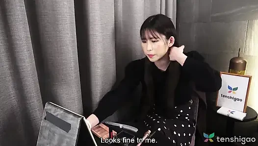Hitomi Kanzaki Backstage