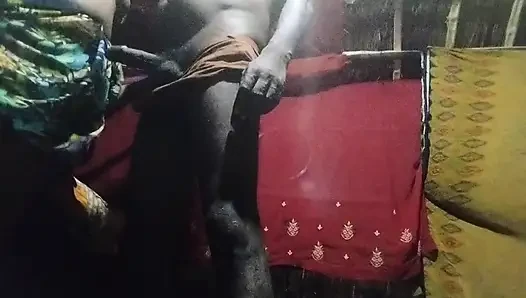 Chor ne chori karane aaya to bhabhi ne chor se boor chodane laga