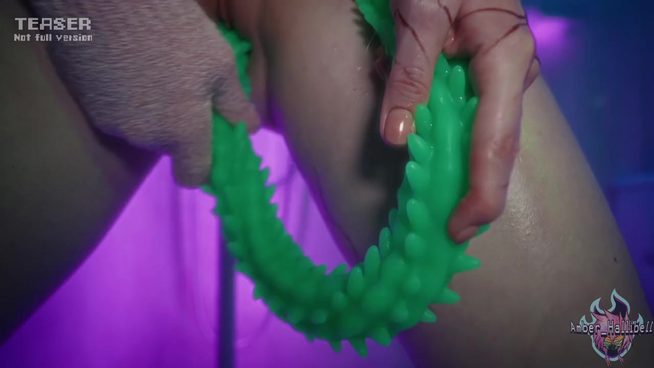 Rave Girl 2. Cyber Shower