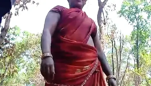 Chachi chacha ke saat sambandh bana rahi hai