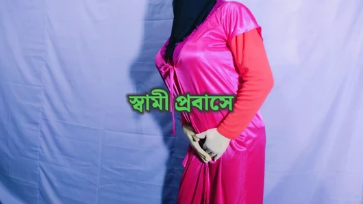 Bangladeshi wife masturbates at home as husband is abroad