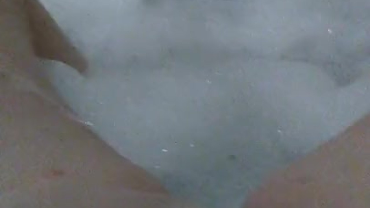 Kitty's bubble bath fun