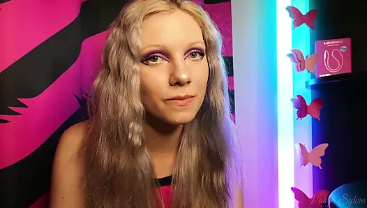 Sexy Teen Smoking a Cigarette and Shaking Her Tits!