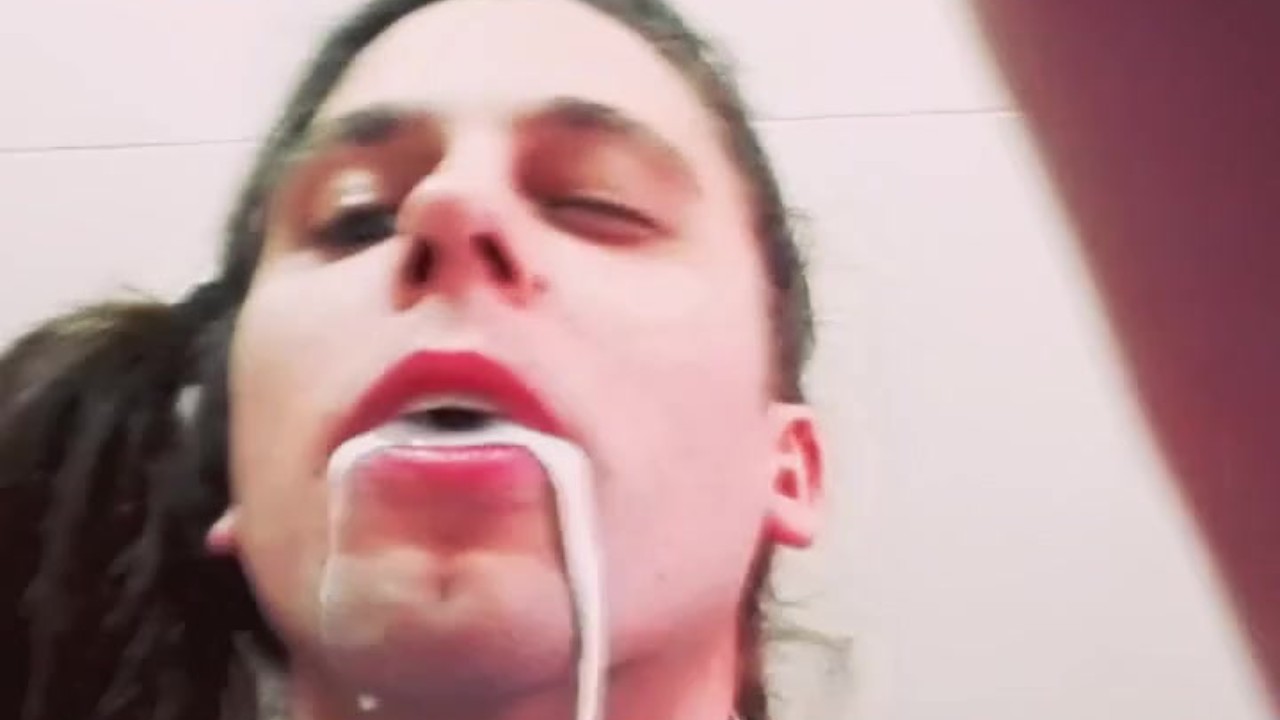 Sissy crossdreser tastes milk