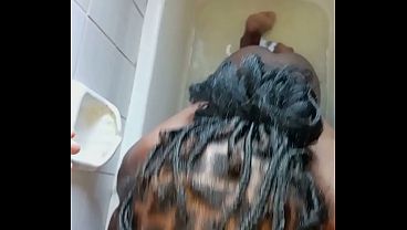 Black girl with White guy couple blowjob & Doggystyle fuck in bathrub