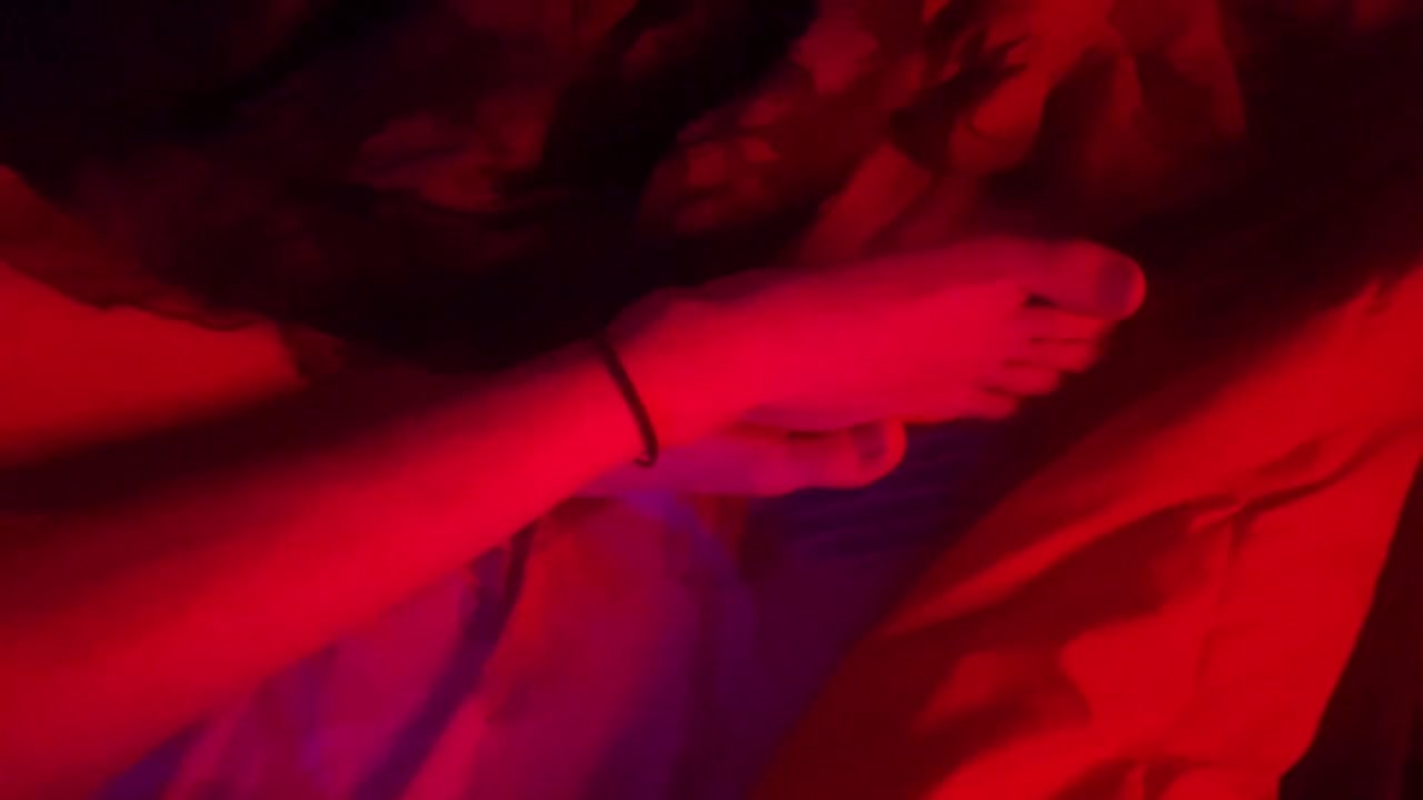 Amputee man licks his stumps and masturbates with his feet for a fan