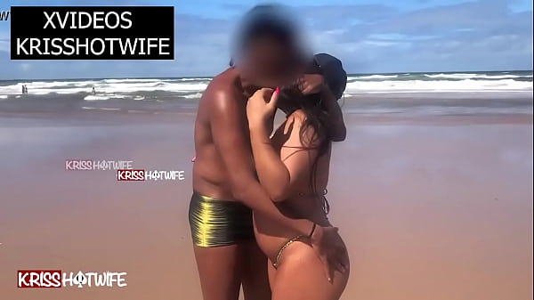 Kriss Hotwife Kissing And Making Out On The Beach With Realizador Baiano