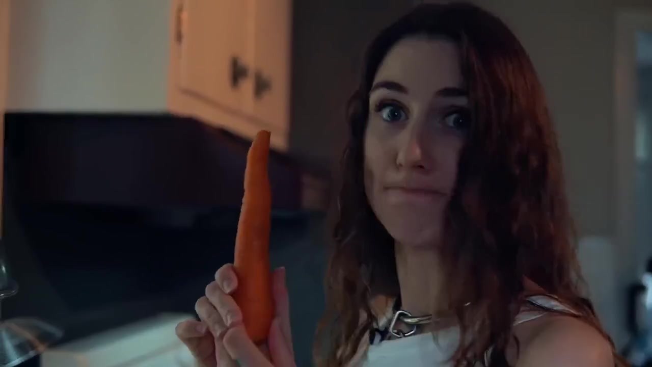 Piper's Kitchen Tips - Cut a Carrot like a Chef!