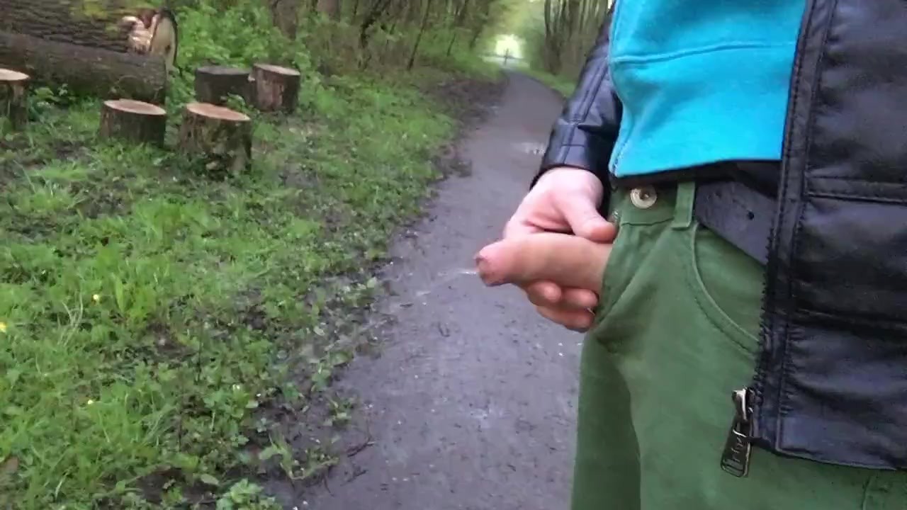 piss play outdoors